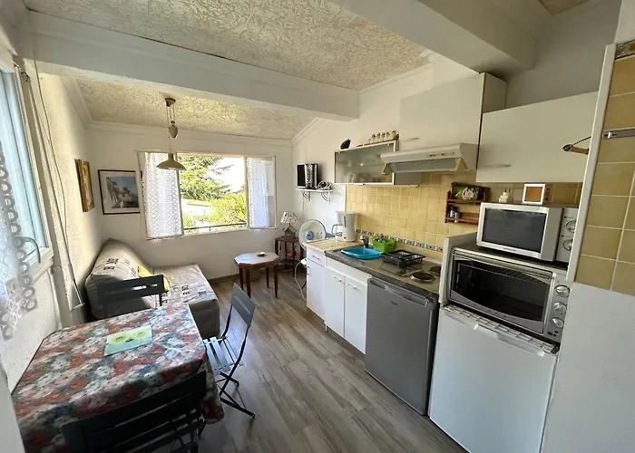 T2 Proche Avec Terrasse - Fr-1-837-16 *